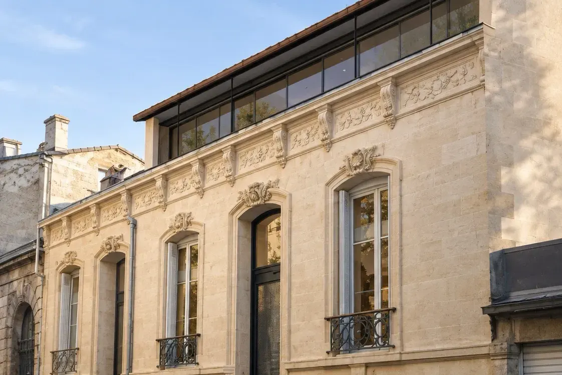 Échoppe à Bordeaux&nbsp;: façade en pierre et surélévation vitrée